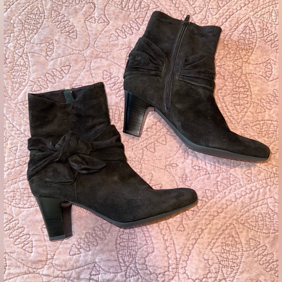 Van Eli Black Suede Heeled Boots - Picture 6 of 15